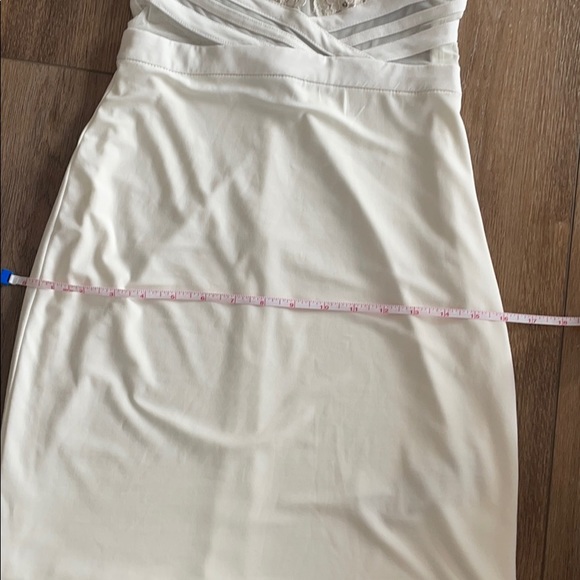 Form fitting midi dress - Picture 13 of 16